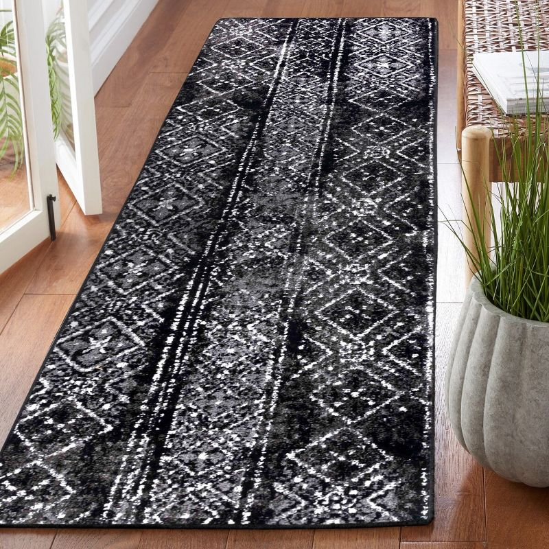 Adirondack ADR111 Machine Made Indoor Runner - Black/Silver - 2'-6"x10' - Safavieh
