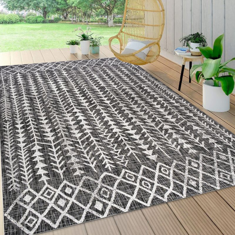 4'x6' Tokay Bohemian Geometric Indoor/Outdoor Area Rug, Black/Ivory - JONATHAN Y