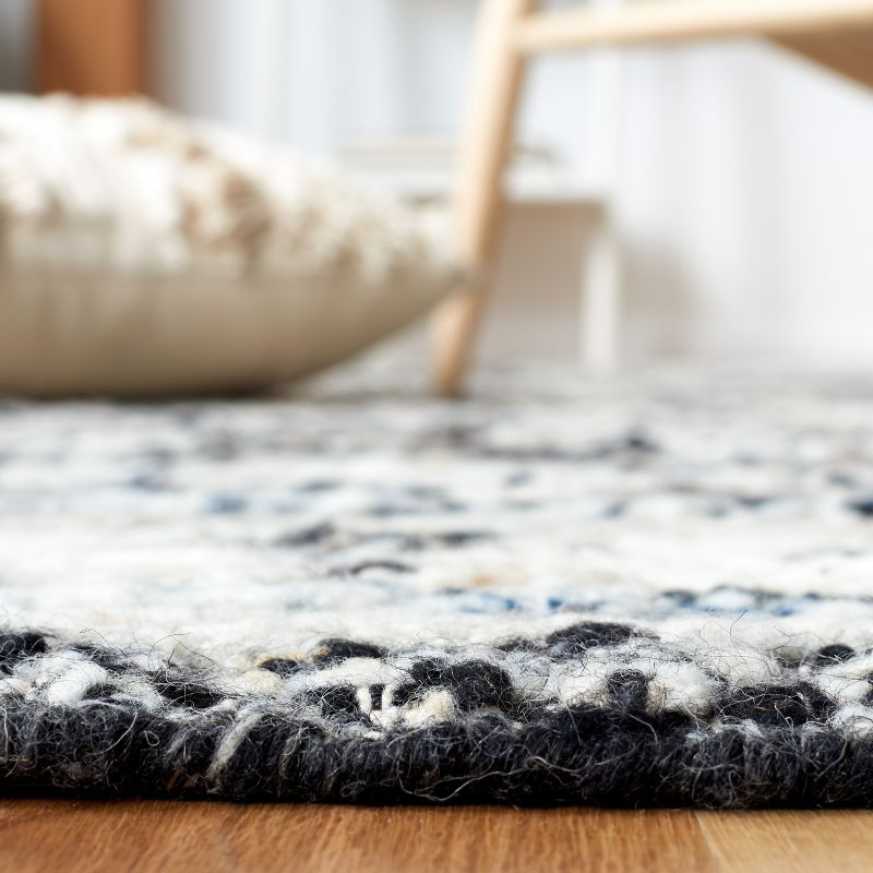 Manhattan MAN353 Hand Woven Area Rug - Ivory/Black - 4'x6' - Safavieh.