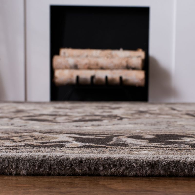 Royalty ROY700 Hand Tufted Indoor Accent Rug - 4'x6' - Silver/Charcoal - Safavieh