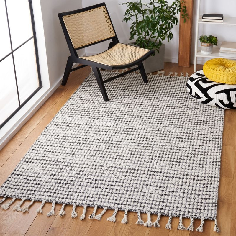 Casablanca CSB425 Power Loomed Area Rug - Black/Ivory - 4'x6' - Safavieh.