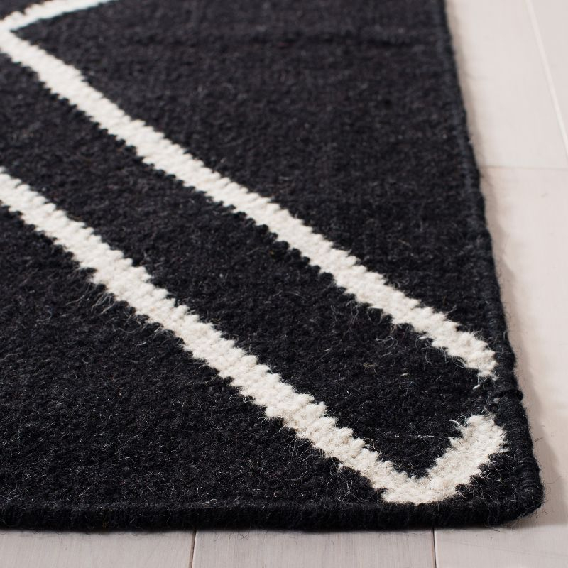 Dhurries DHU638 Hand Woven Accent Rug - Black/Ivory - 2'6"x4' - Safavieh.