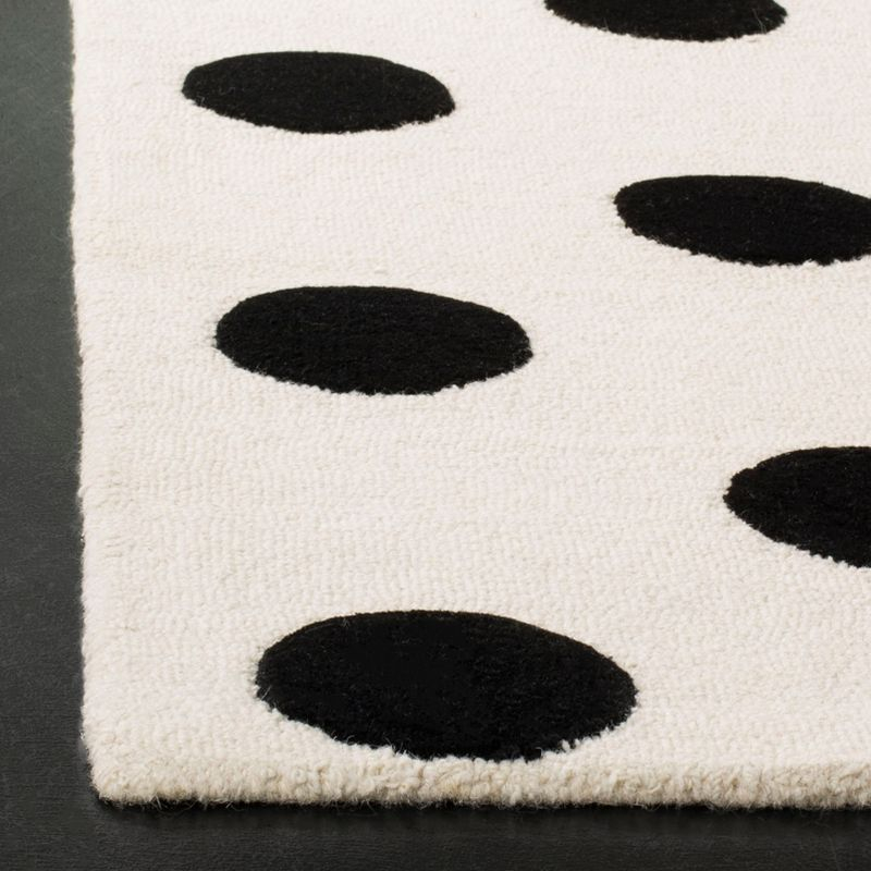 Safavieh Kids Polka Dots SFK904 Hand Tufted Indoor Area Rug - Ivory/Black - 5'x5' - Safavieh