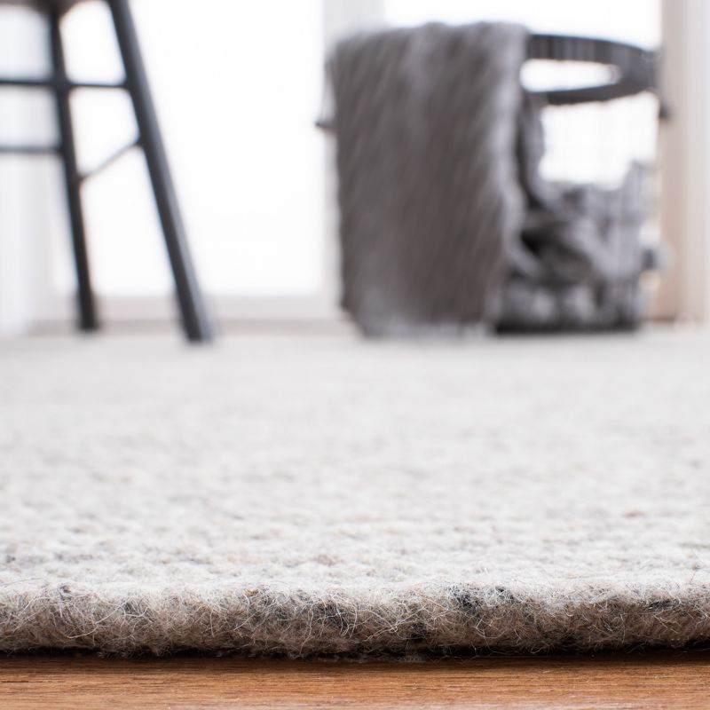 Braided BRD901 Hand Woven Indoor Area Rug - Light Grey - 8'x10' Oval - Safavieh
