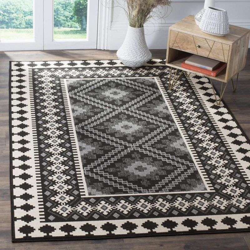Veranda VER099 Power Loomed Indoor and Outdoor Area Rug - Black/Creme - 5'3"x7'7" - Safavieh.