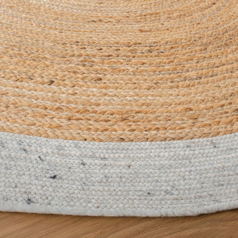 Braided BRD910 Hand Woven Indoor Area Rug - Light Grey/Natural - 6' Round - Safavieh