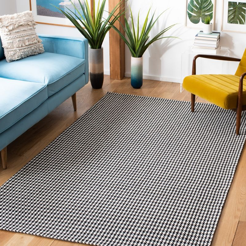 Marbella MRB319 Hand Woven Indoor Accent Rug - Black/Ivory - 3'x5' - Safavieh