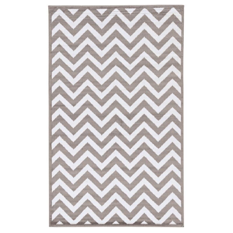 4'8"x7'6" Capri Chevron Rug Gray/Off White - Linon: Farmhouse Style, Indoor, Low Pile, Tufted & Hooked