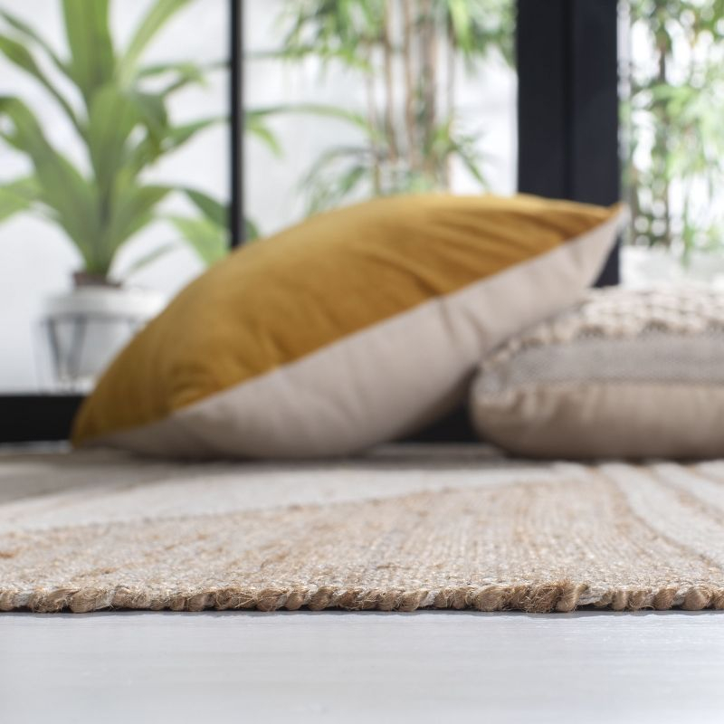 Kilim With Fringes KLM451 Hand Woven Area Rug - Natural/Ivory - 9'x12' - Safavieh