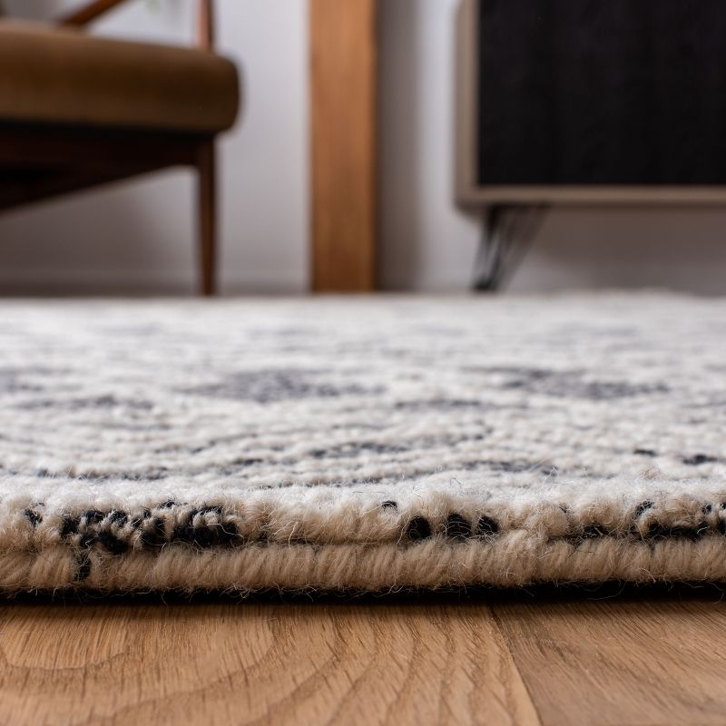Micro-Loop MLP203 Hand Tufted Indoor Area Rug - Ivory/Black - 4'x6' - Safavieh
