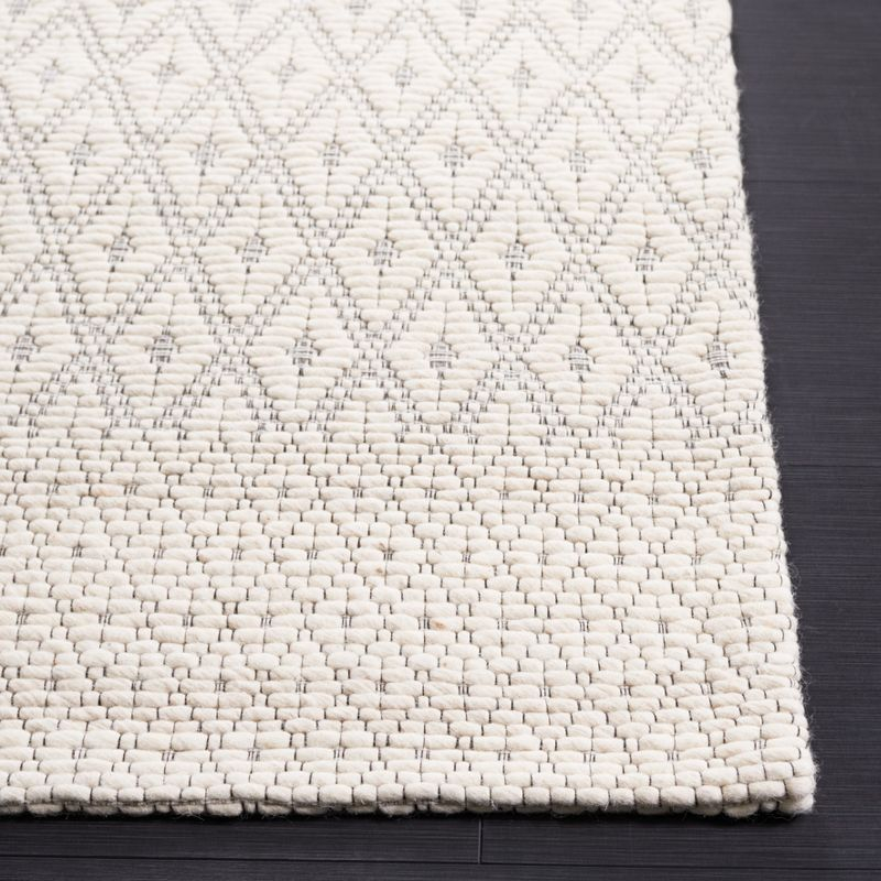 Marbella MRB752 Hand Woven Indoor Accent Rug - Ivory/Black - 4'x6' - Safavieh