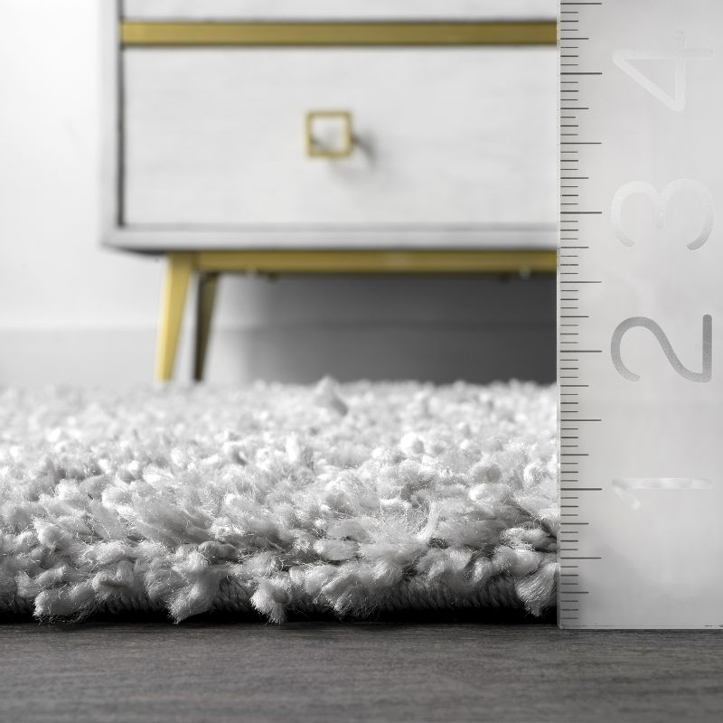 nuLOOM Gelina Soft Shaggy Tassel Area Rug