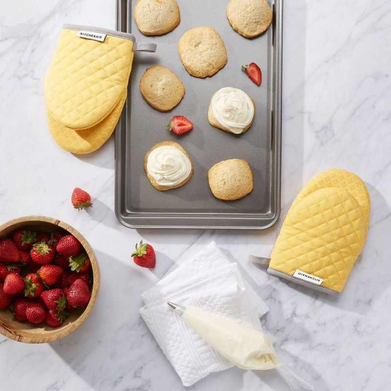 KitchenAid 2pk Cotton Asteroid Mini Oven Mitts Yellow: Heat Resistant, Machine Washable, Crosshatch Pattern