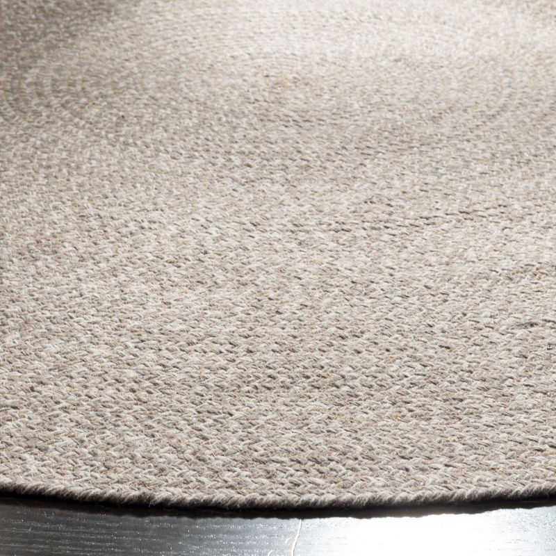Braided BRD256 Hand Woven Indoor Area Rug - Ivory/Beige - 6' Round - Safavieh