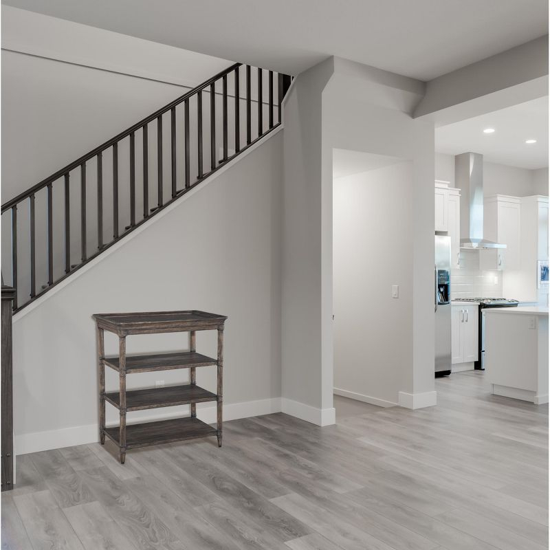 Hekman Three-Shelf Lamp Table 23507 Lincoln Park