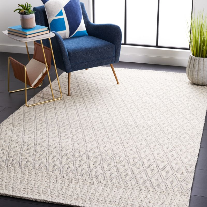 Marbella MRB752 Hand Woven Indoor Accent Rug - Ivory/Black - 4'x6' - Safavieh