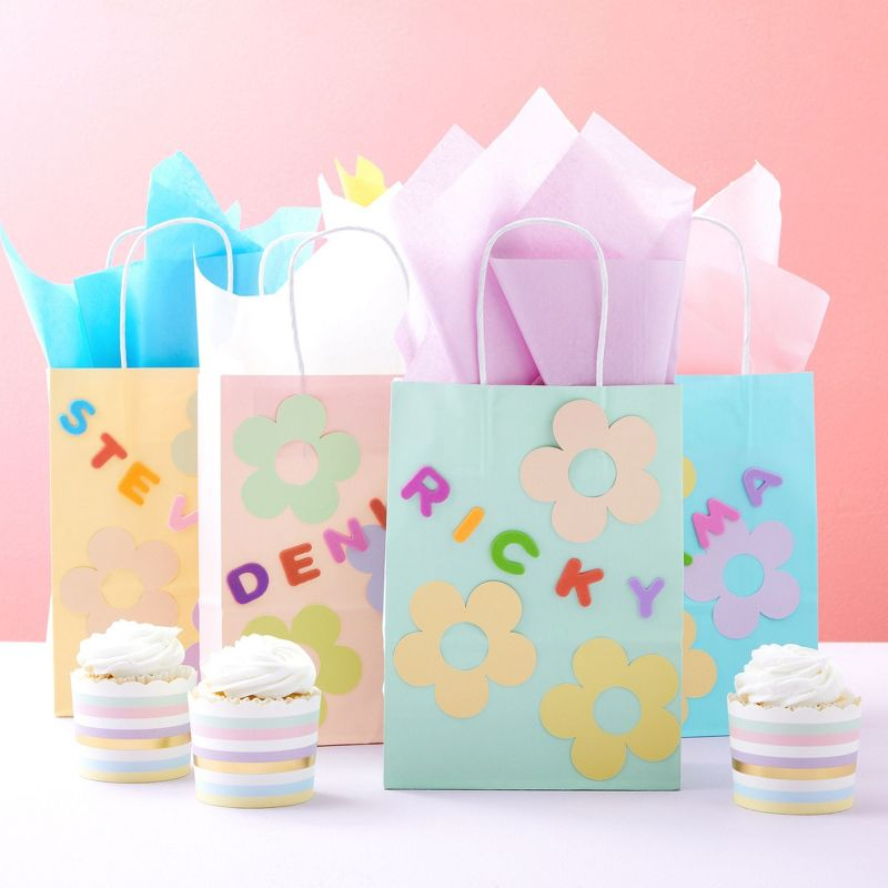 Juvale 25 Pack Pastel Gift Bags with Handles, Paper Party Favor Bags, for Goodies, Birthdays, 5 Colors - 6.3x3.2x8.7 inch