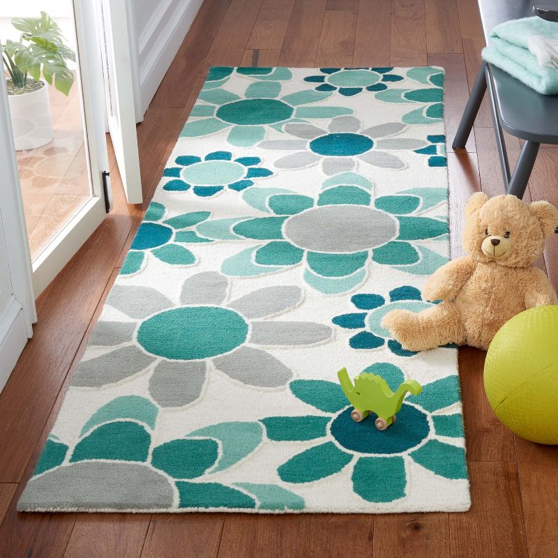 Safavieh Kids SFK923 Hand Tufted Runner Rug - Ivory/Green - 2'6"x8' - Safavieh.