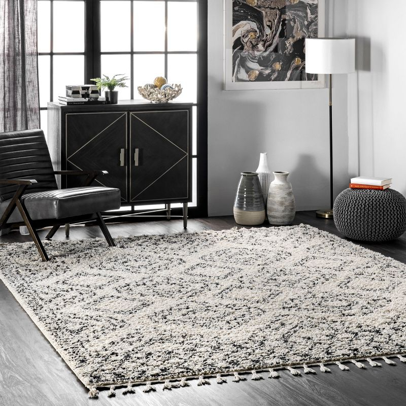 Nuloom Vasiliki Geometric 2x3 Accent Shag Indoor Area Rug for Living Room Bedroom Dining Room Nursery Entryway, Off White/Charcoal