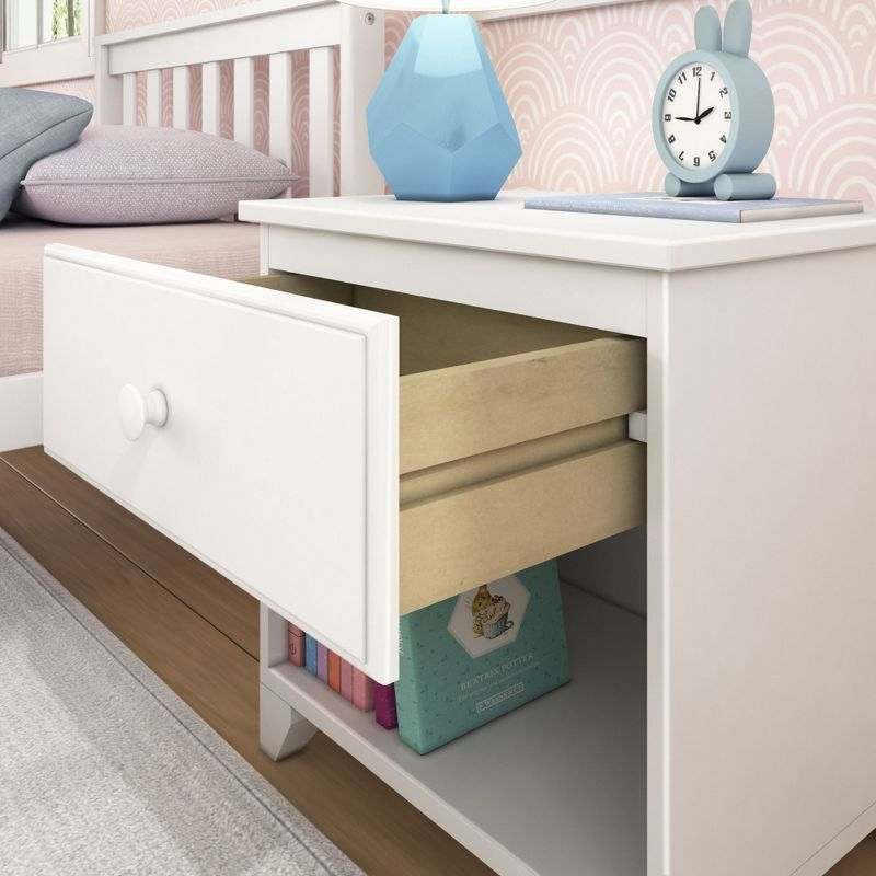 Max & Lily Classic Wood Nightstand with 1 Drawer, Kids Bedside Table/End Table, Small Nightstand for Bedroom, White