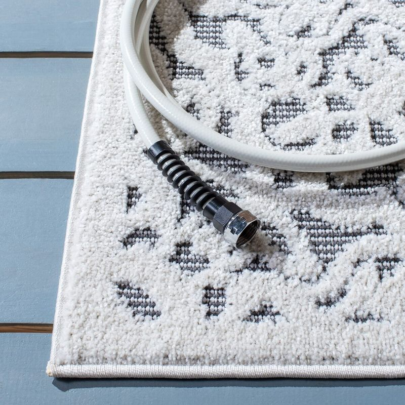 Cabana CBN662 Power Loomed Indoor and Outdoor Accent Rug - Ivory/Grey - 2'2"x5' - Safavieh.