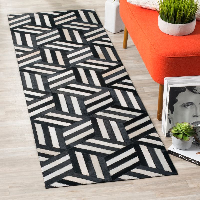 Studio Leather STL219 Hand Woven Indoor Runner Rug - Ivory/Black - 2'3"x11' - Safavieh