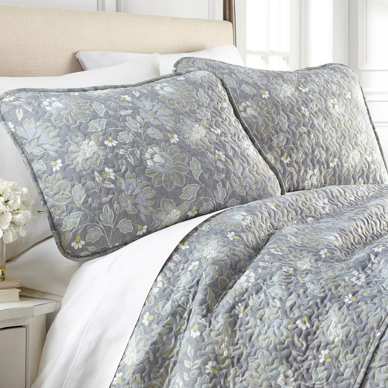 Southshore Fine Living Oversized Lightweight Infinite Blossom 3-Piece Quilt Set Blue Full / Queen