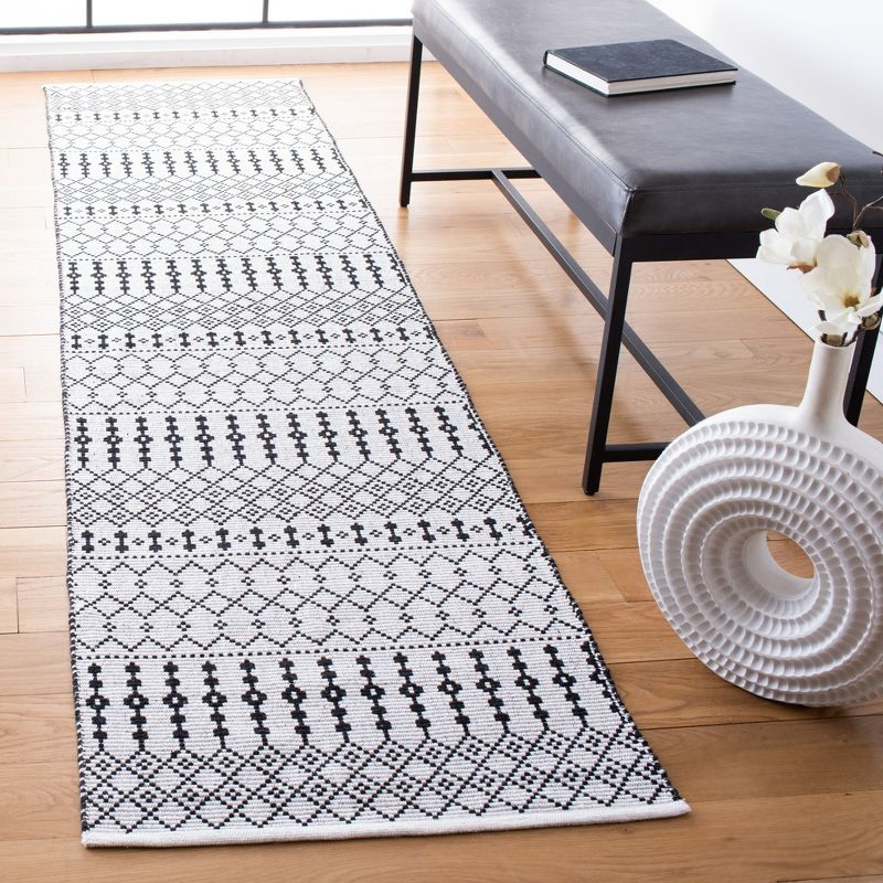 Kilim KLM704 Hand Woven Runner Rug - Ivory/Black - 2'3"x9' - Safavieh.