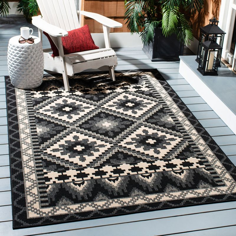 Veranda VER096 Power Loomed Indoor/Outdoor Accent Rug - Black/Beige - 2'7"x5' - Safavieh