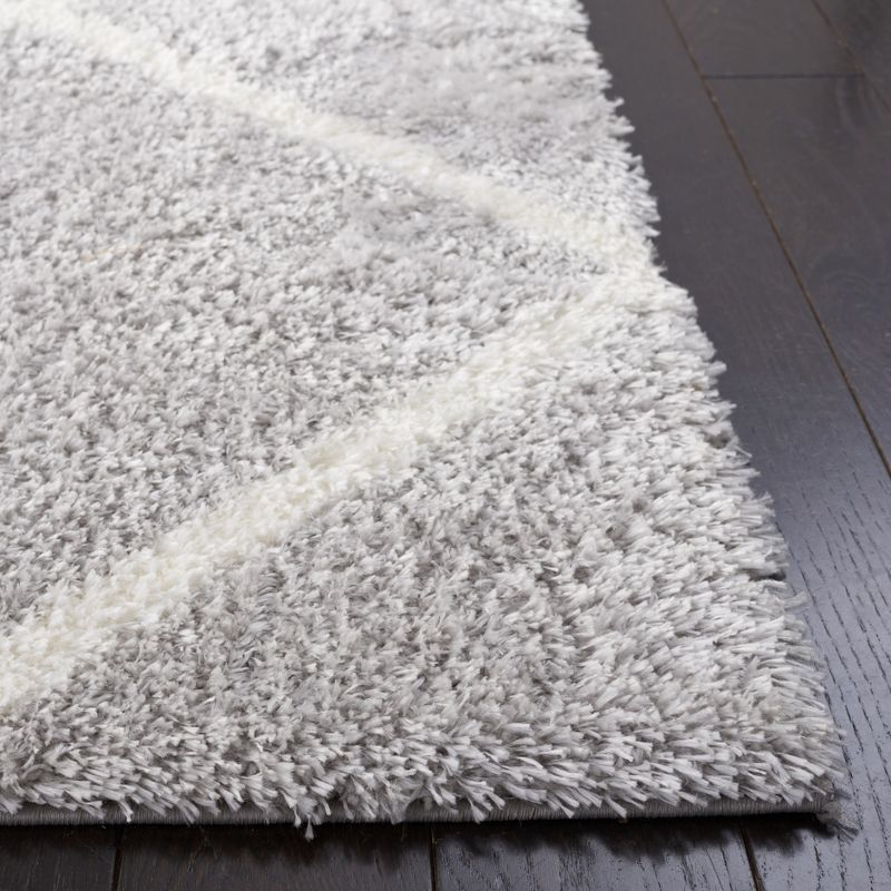 Tahoe Shag THO676 Power Loomed Area Rug - Light Grey/White - 5'x7' - Safavieh.
