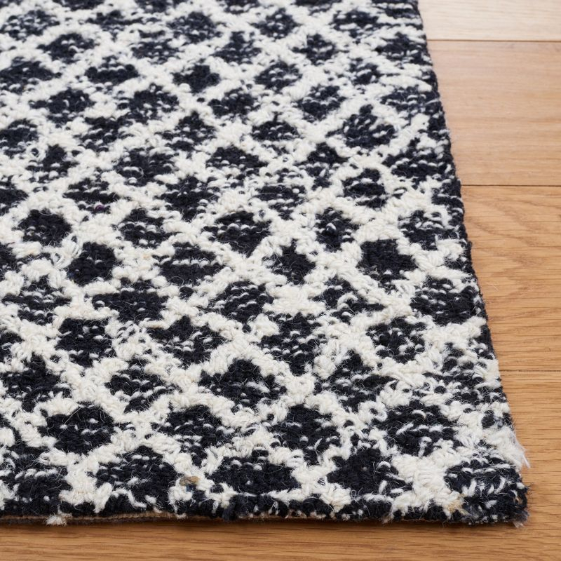 Micro-Loop MLP353 Hand Tufted Indoor Area Rug - Black/Ivory - 5'x5' - Safavieh