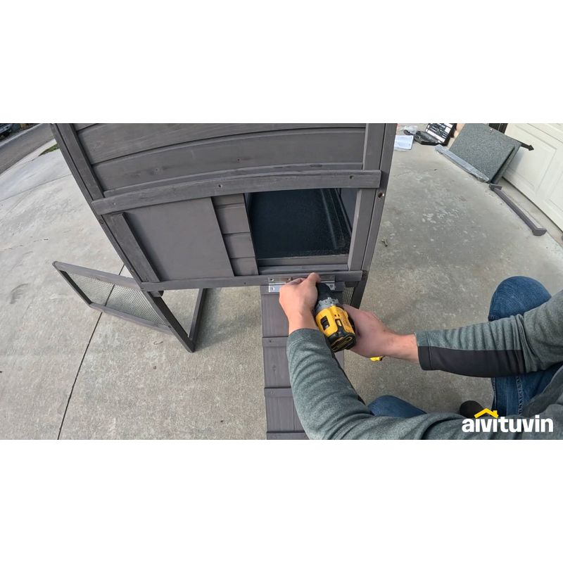 Aivituvin-AIR23-R Wooden Chicken Coop Red 67.3"(L)x26"(W)x39.4"(H)