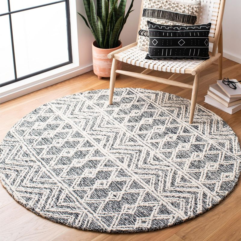 Micro-Loop MLP203 Hand Tufted Indoor Area Rug - Ivory/Black - 5' Round - Safavieh