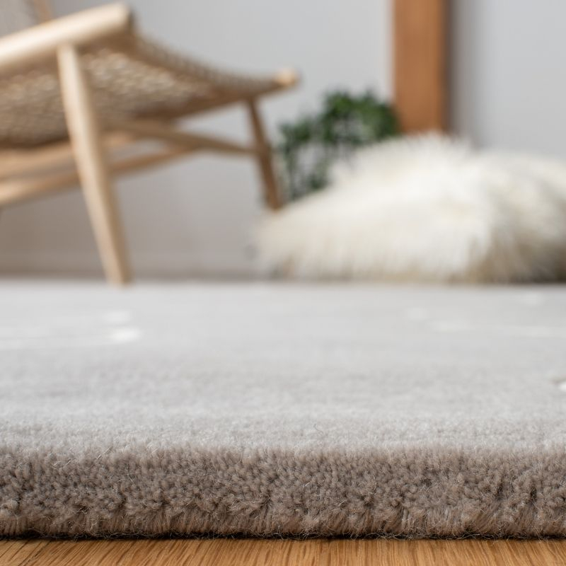 Fifth Avenue FTV111 Hand Tufted Area Rug - Gray/Ivory - 4'x6' - Safavieh.