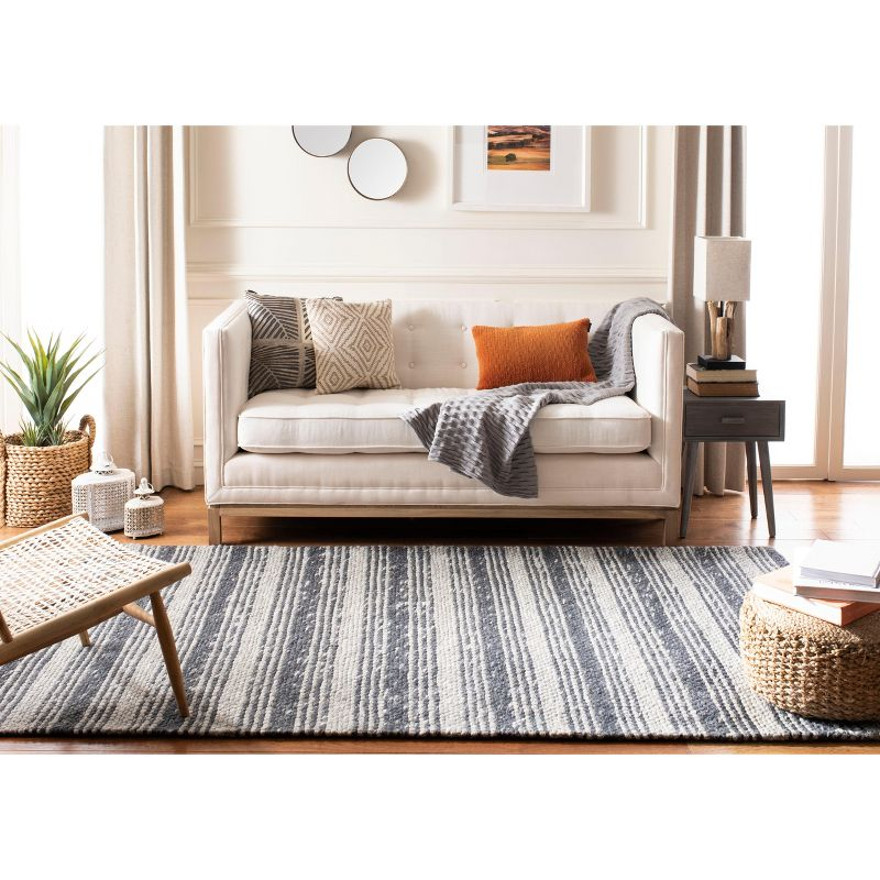 Marbella MRB522 Hand Loomed Indoor Area Rug - Grey/Chocolate - 6'x9' - Safavieh