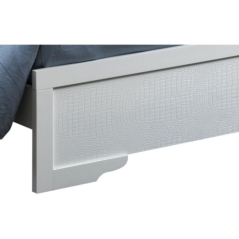 Passion Furniture Lorana Silver Champagne Full Panel Beds