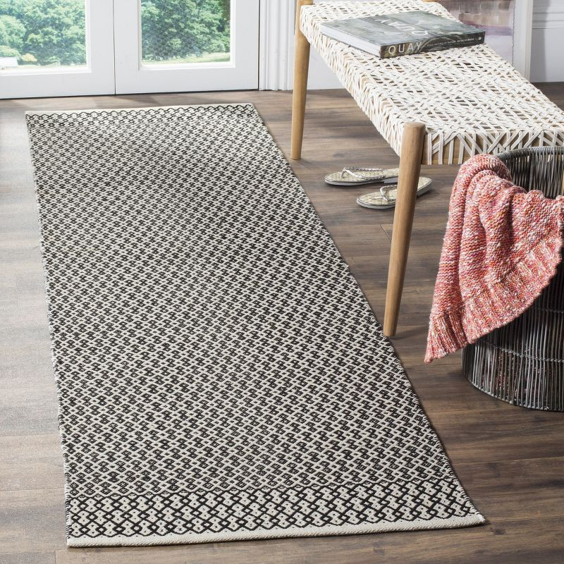 Montauk MTK339 Hand Woven Indoor Runner Rug - Ivory/Black - 2'3"x12' - Safavieh