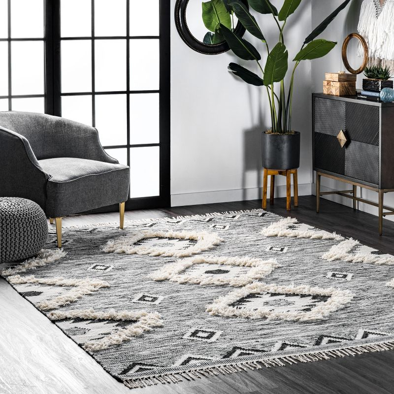 Nuloom Savannah Diamond 12x18 Wool Indoor Area Rug for Living Room Bedroom Dining Room Kitchen, Black/Ivory