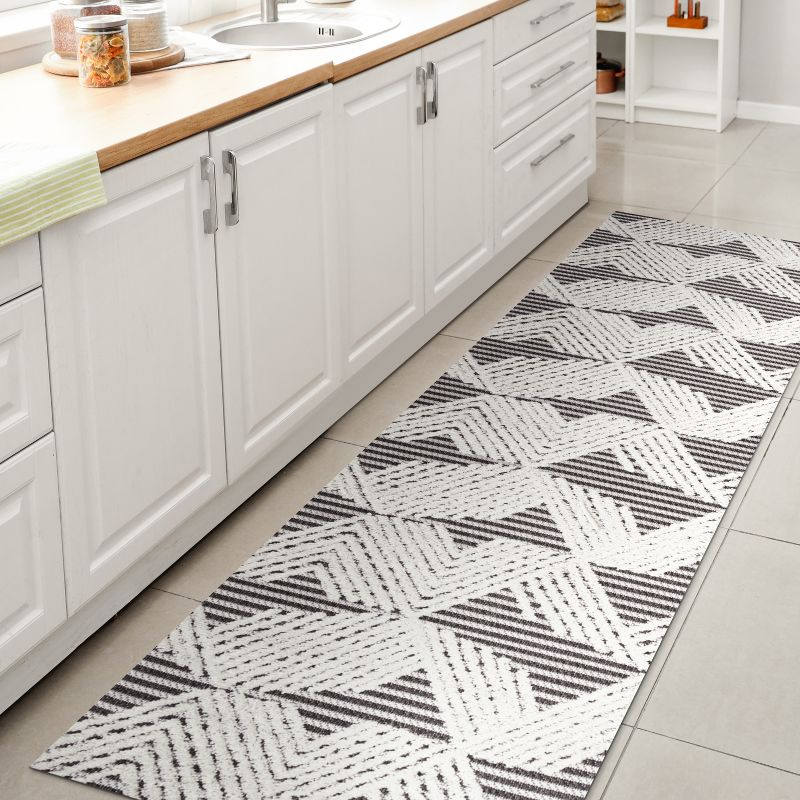 2'x8' Jazz High-Low Pile Art Deco Geometric Indoor/Outdoor Runner Rug, Black/Ivory - JONATHAN Y