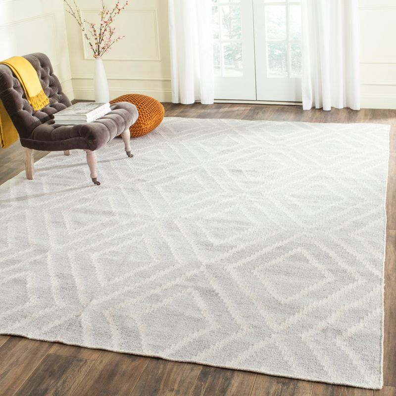Kilim KLM516 Hand Woven Area Rug - Silver/Ivory - 5'x8' - Safavieh.