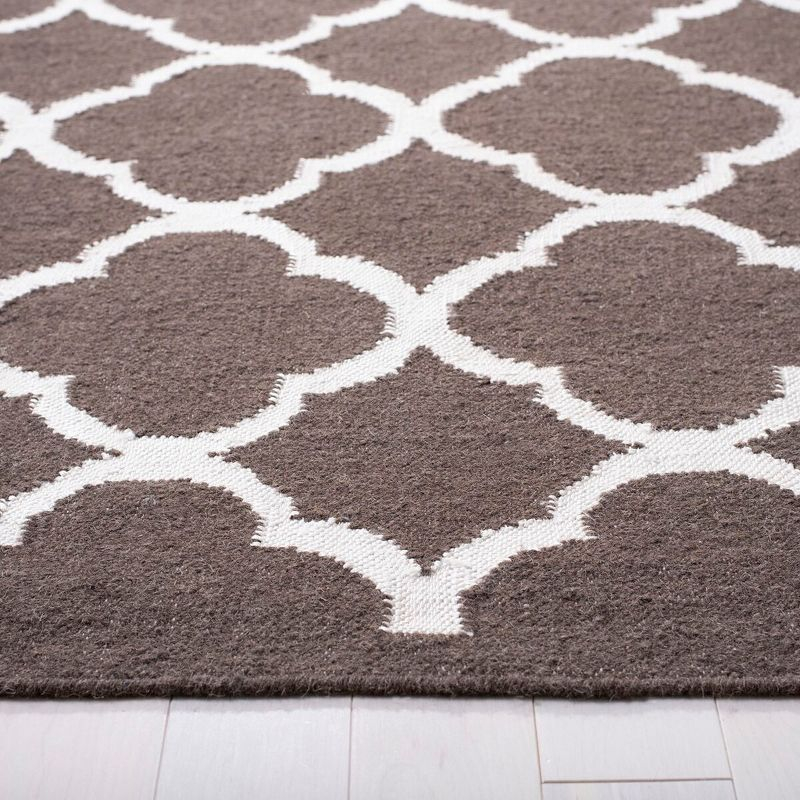 Dhurries DHU627 Hand Woven Flat Weave Accent Rug Navy / Ivory 3' X 5' - Safavieh.