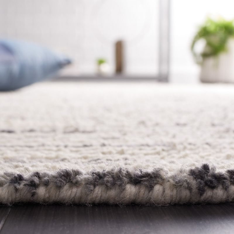 Casablanca CSB793 Hand Woven Indoor Area Rug - Grey/Ivory - 4'x6' - Safavieh