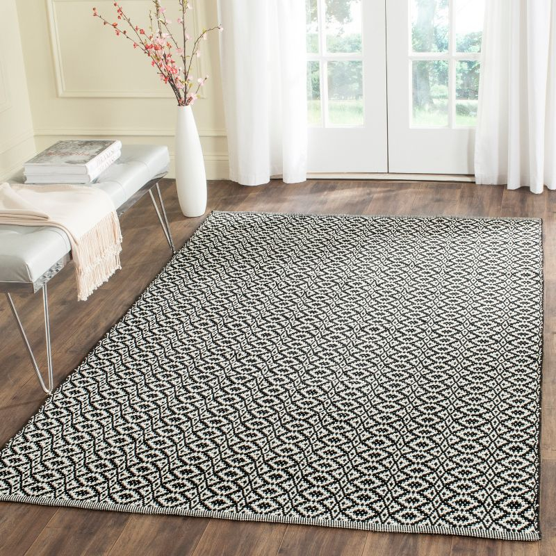 Montauk MTK716 Hand Woven Indoor Accent Rug - Ivory/Black - 3'x5' - Safavieh