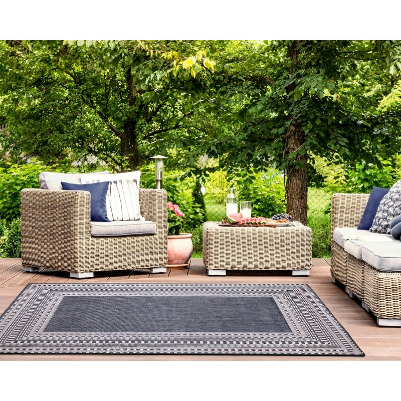 Liora Manne Malibu Etched Border Indoor/Outdoor Rug Navy 3'3" x 4'11"
