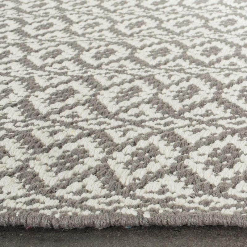 Montauk MTK716 Hand Woven Indoor Accent Rug - Ivory/Grey - 3'x5' - Safavieh