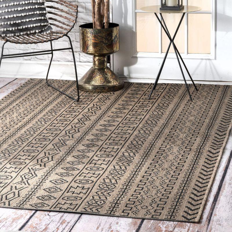 Nuloom Indoor and Outdoor Jamie Area Rug 5x7, Brown