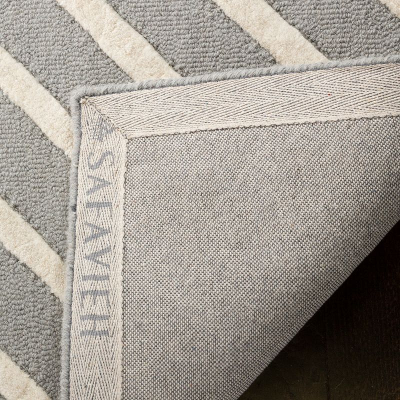 Safavieh Kids SFK920 Hand Tufted Area Rug - Grey/Ivory - 5'x5' - Safavieh.
