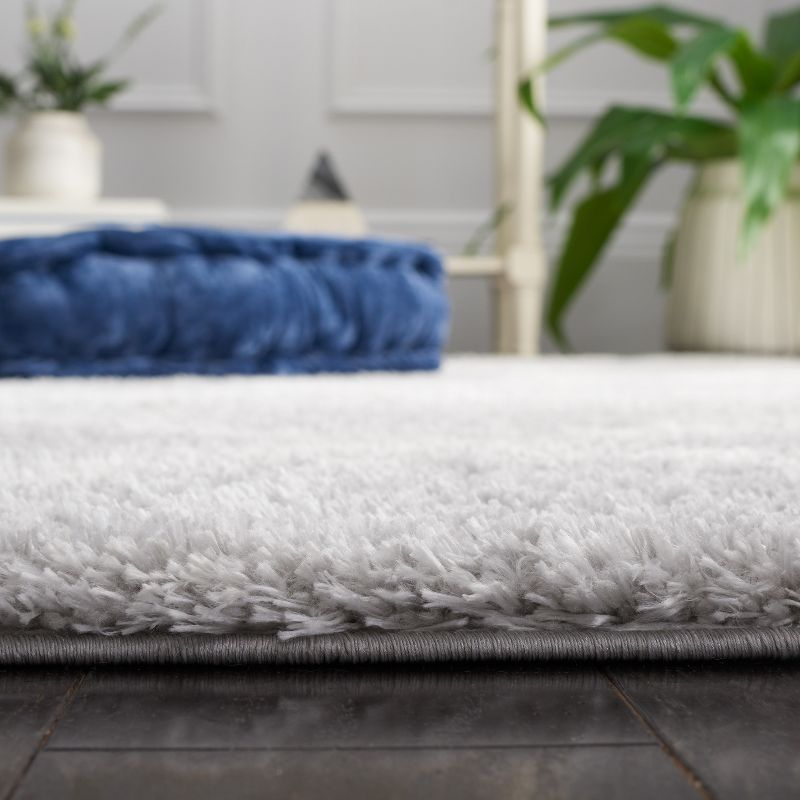 Tahoe Shag THO676 Power Loomed Area Rug - Light Grey/White - 5'x7' - Safavieh.