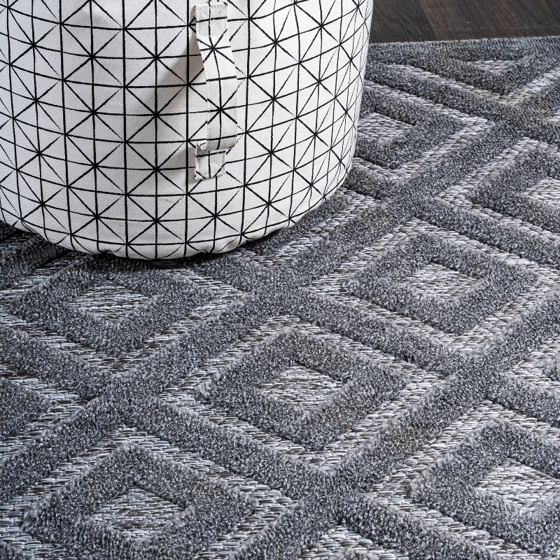 5' Round Portmany Neutral Diamond Trellis Indoor/Outdoor Area Rug, Dark Gray - JONATHAN Y