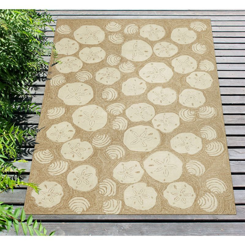 Liora Manne Frontporch Shell Toss Indoor/Outdoor Rug Natural 2'6" x 4'